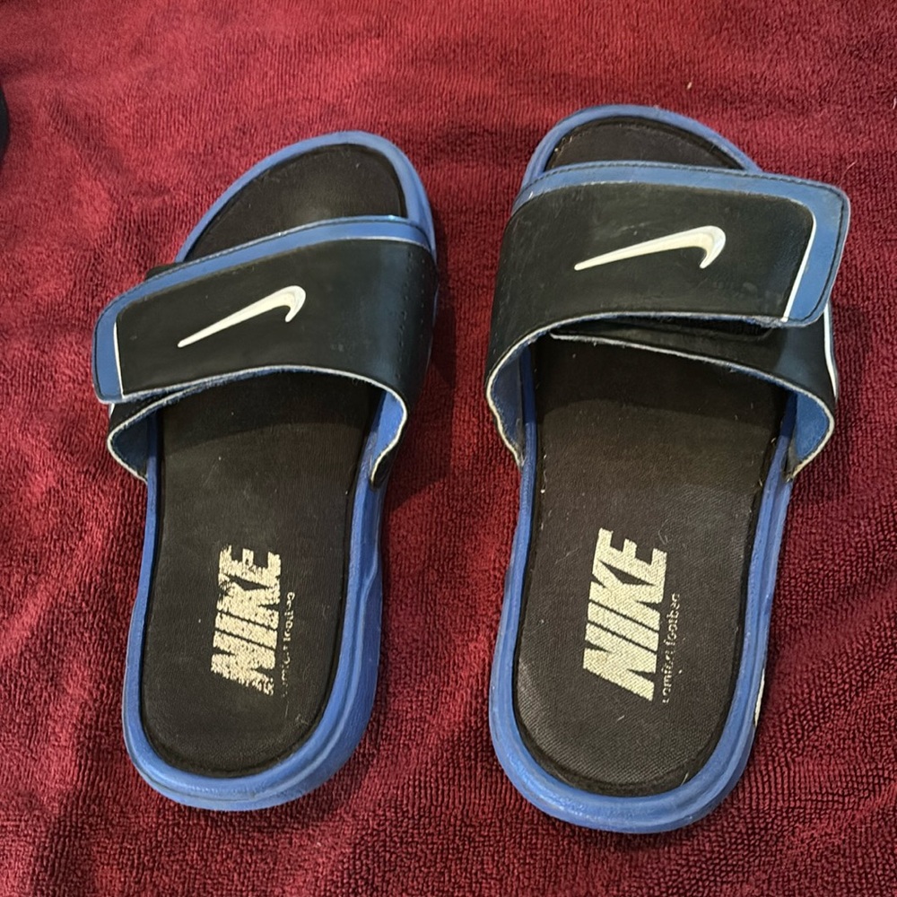 Nike Comfort Footbed size 7 men colors blue and black